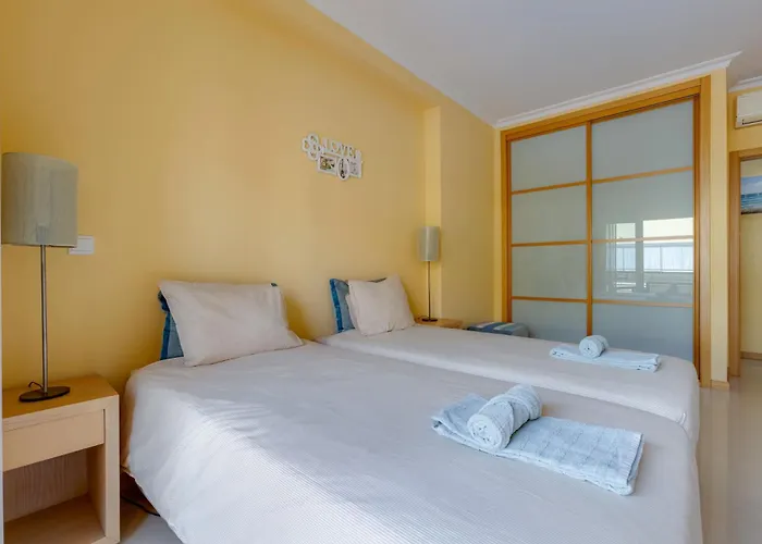 The Village - 6 Com Ac, Garagem E Piscina, A Poucos Min Da Gale アパート