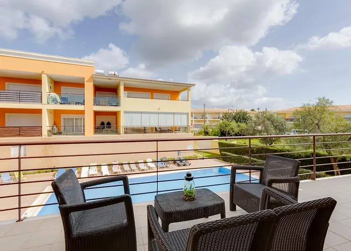 The Village - 6 Com Ac, Garagem E Piscina, A Poucos Min Da Gale