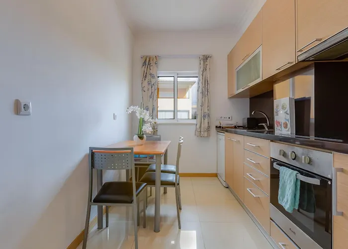 The Village - 6 Com Ac, Garagem E Piscina, A Poucos Min Da Gale アパート