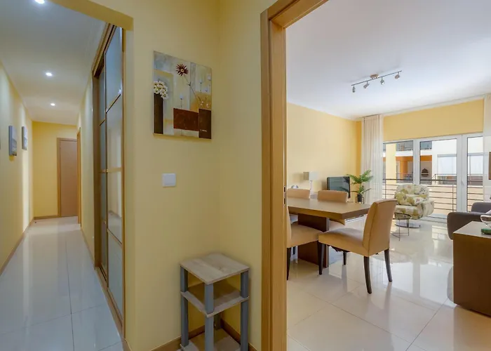 The Village - 6 Com Ac, Garagem E Piscina, A Poucos Min Da Gale